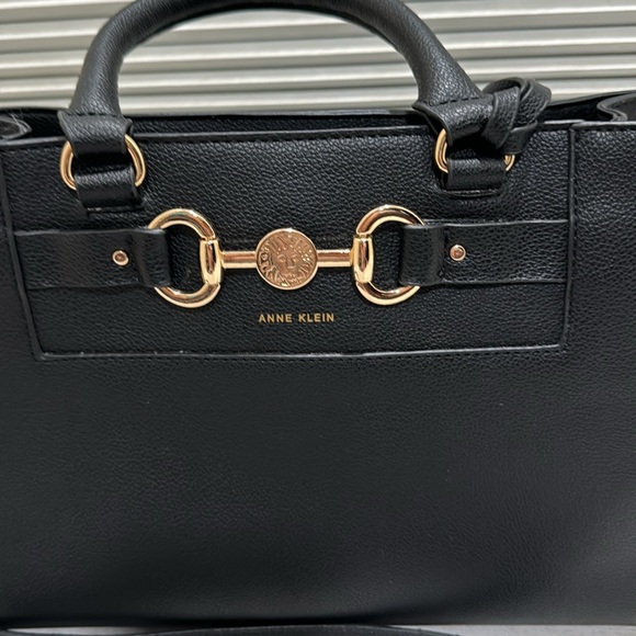Anne Klein Black Purse - Picture 4 of 11